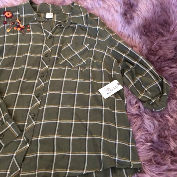 Green plaid bottom up top - Picture 2 of 3